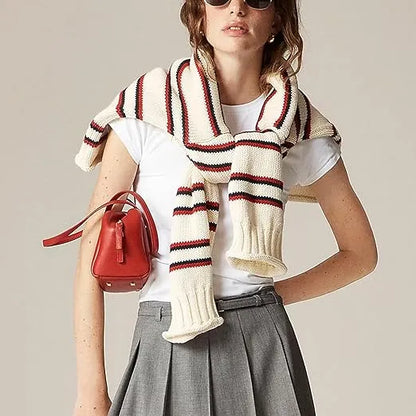 Women's loose-fitting turtleneck chunky knit sweater